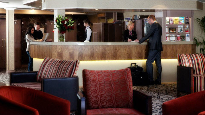 Lodge Hotel Колрейн Экстерьер фото